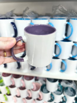 CANECA CERÂMICA BRANCA ALÇA E INTERNO COLORIDA - 24 unidades 