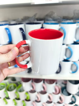 CANECA CERÂMICA BRANCA ALÇA E INTERNO COLORIDA - CAIXA
