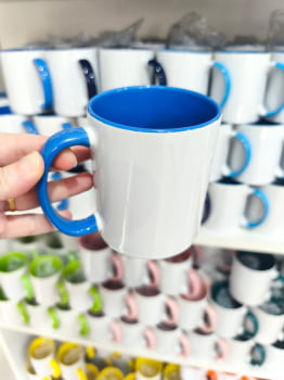 CANECA CERÂMICA BRANCA ALÇA E INTERNO COLORIDA - CAIXA