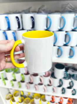 CANECA CERÂMICA BRANCA ALÇA E INTERNO COLORIDA - CAIXA