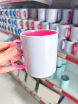 CANECA BRANCA DE POLIMERO COM INTERIOR COLORIDO