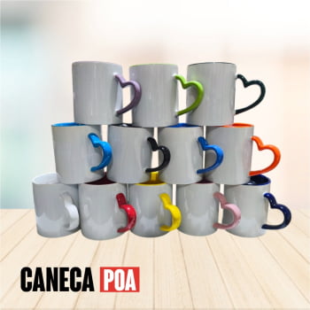 CANECA CERÂMICA BRANCA ALÇA CORAÇÃO E INTERIOR COLORIDA